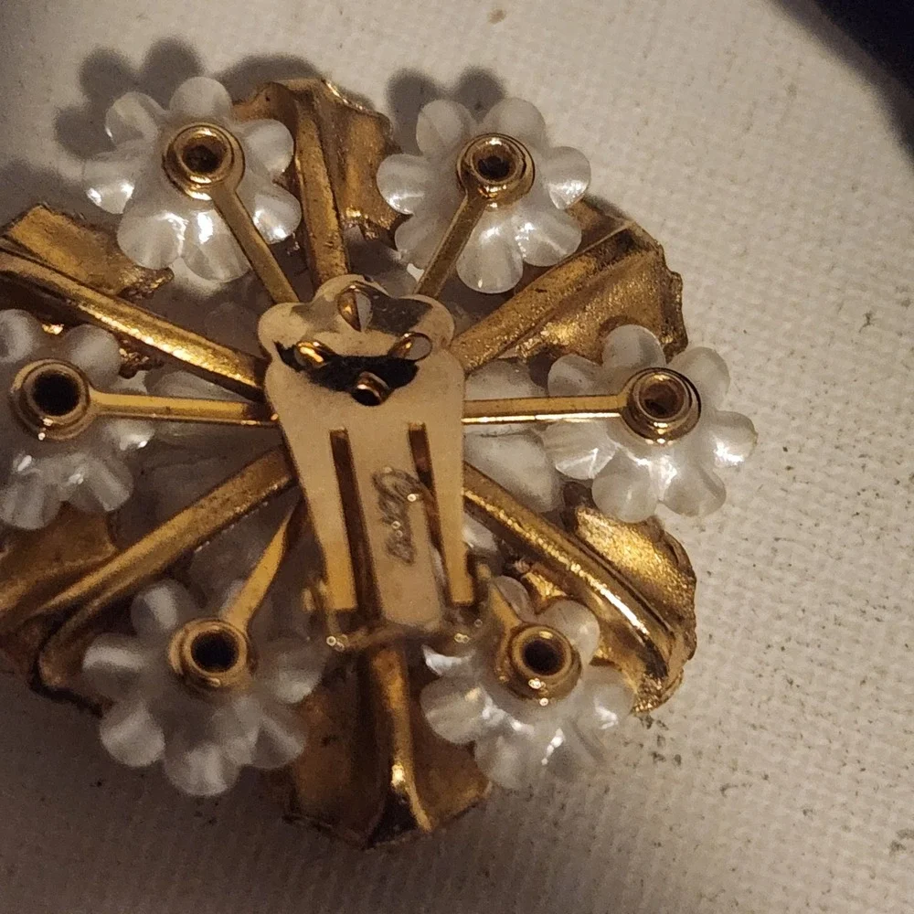 Vintage Coro‎ Floral Clip On Earrings Gold Tone White Flower AB Rhinestone 1.25